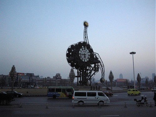 Часы в Тяньцзине. Фото Алексея Чуракова